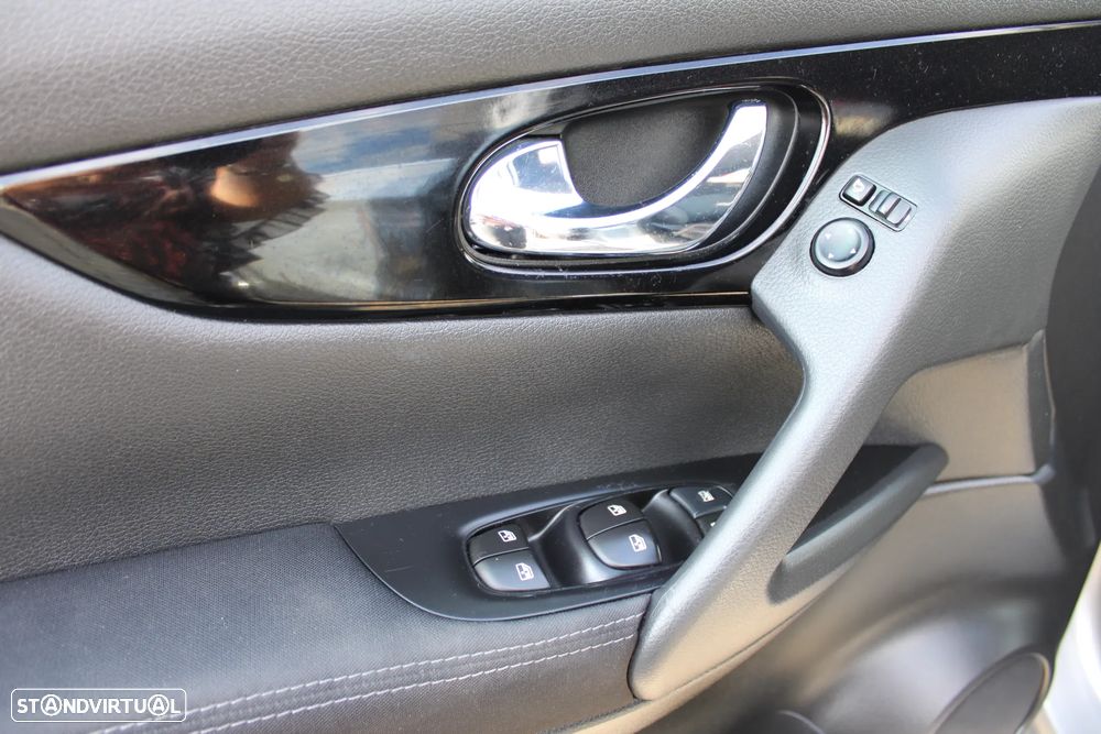 Nissan Qashqai 1.5 dCi N-Connecta J18 - 21