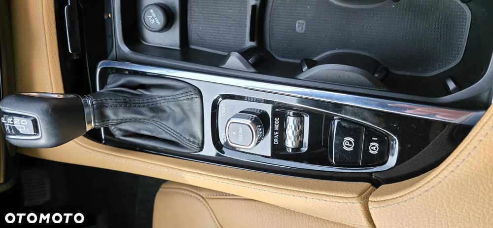 Volvo XC 90 - 9