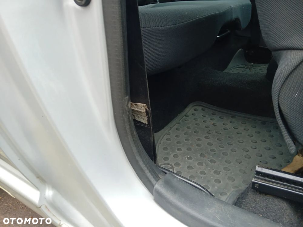 Toyota Yaris 1.3 Terra Plus - 19