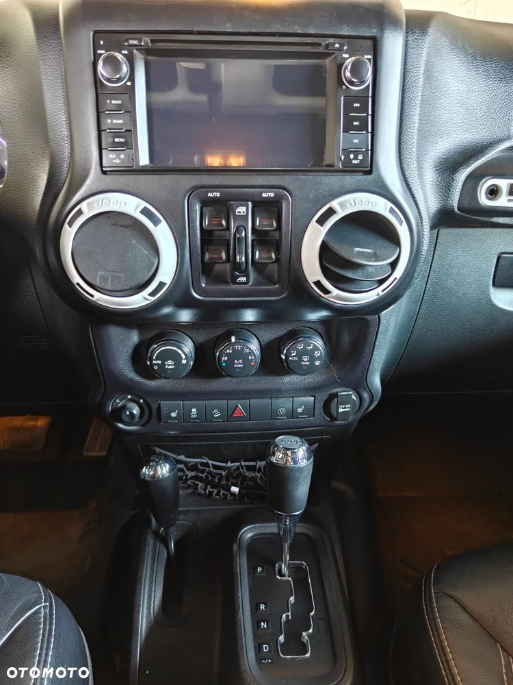 Jeep Wrangler 3.6 Unlim Sahara - 10