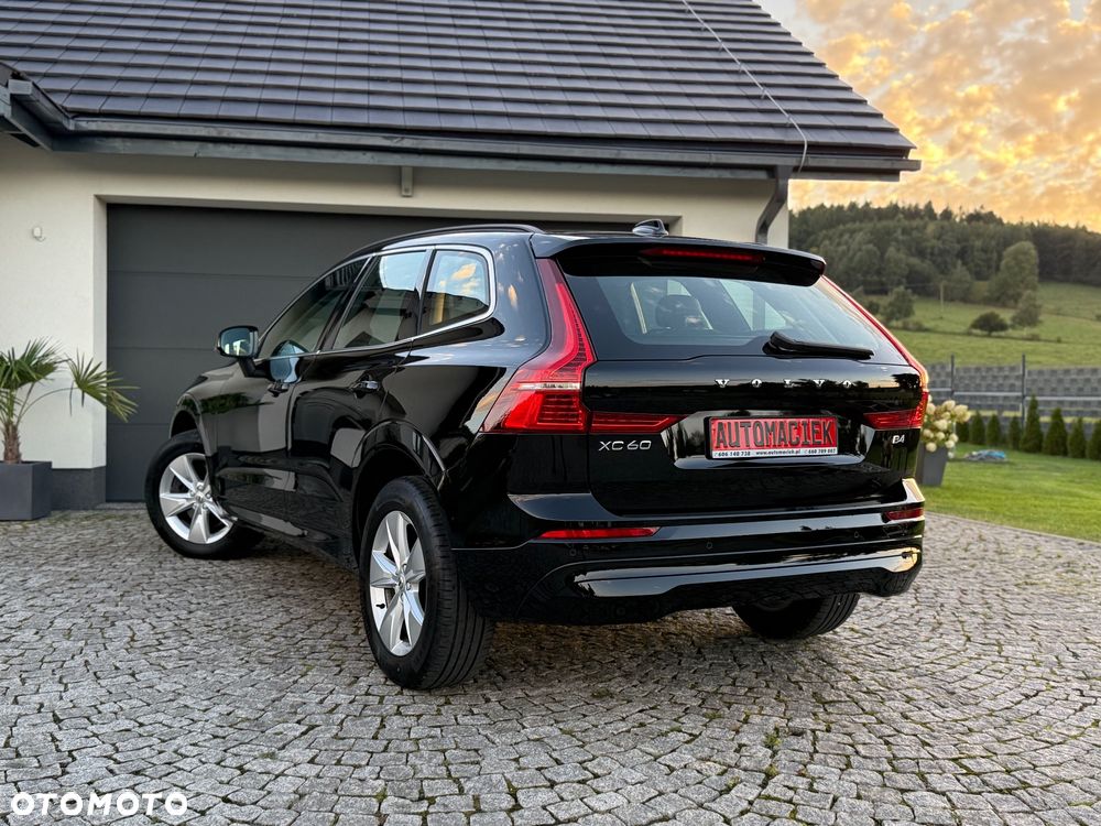 Volvo XC 60 B4 D AWD Geartronic Momentum Pro - 11