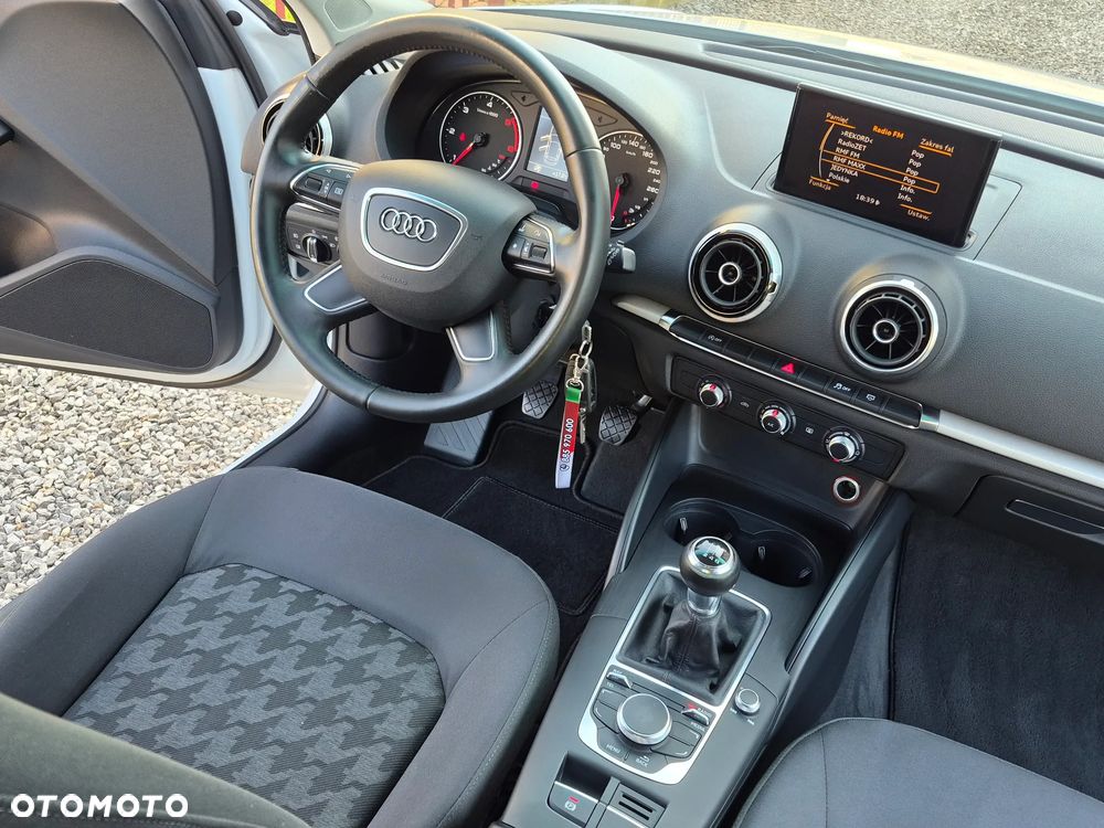 Audi A3 Sportback 1.6 TDI Ambiente - 14