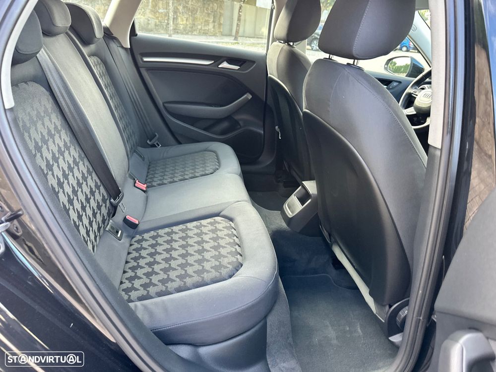Audi A3 Sportback 1.6 TDI Attraction S tronic - 35