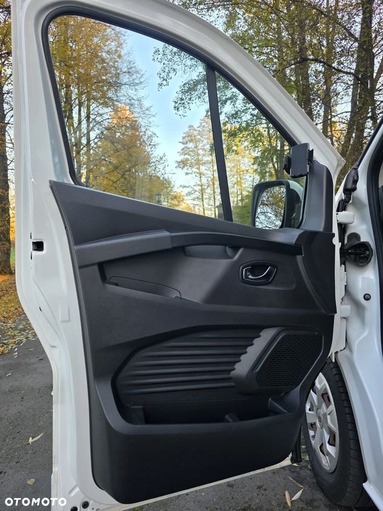 Renault Trafic - 32