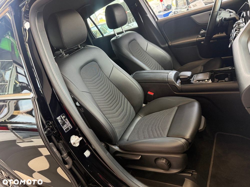 Mercedes-Benz GLA - 16