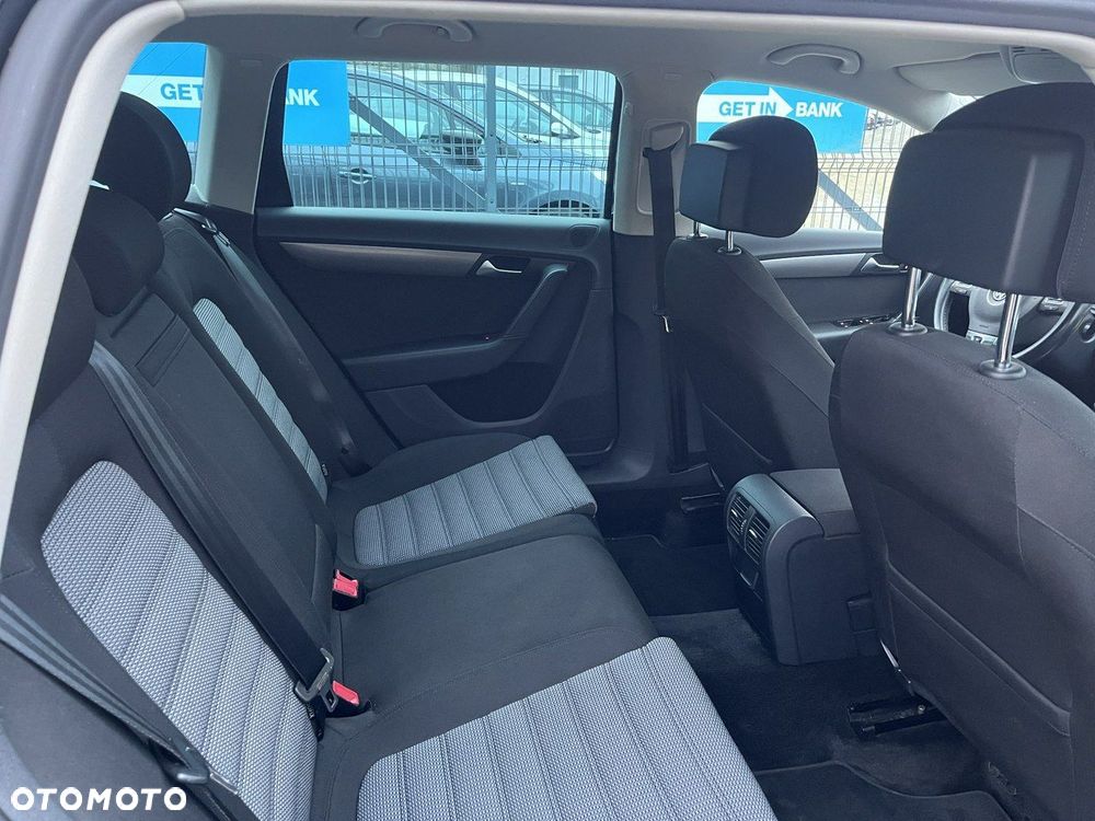 Volkswagen Passat - 22