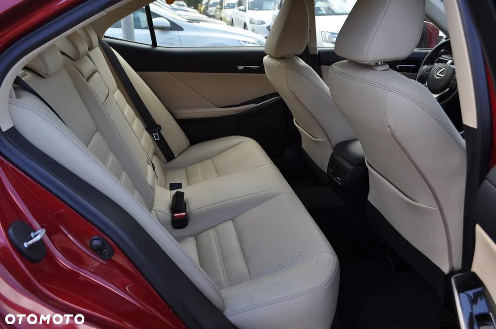 Lexus IS 200t Prestige - 38