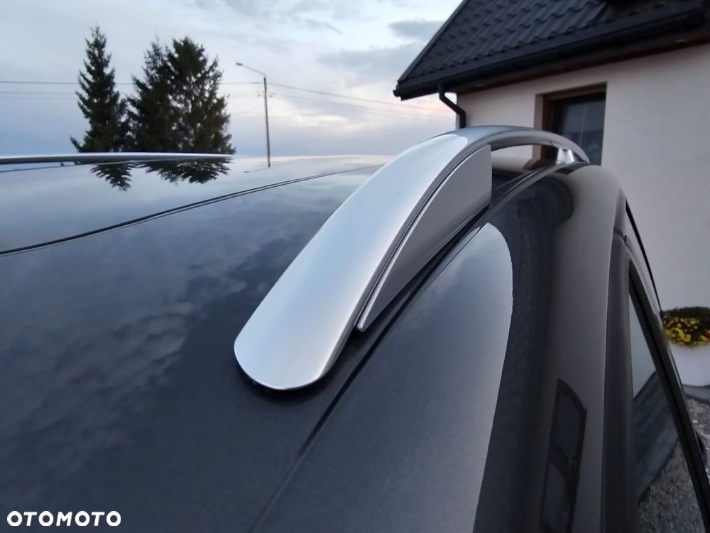 Volkswagen Touran 2.0 TDI DPF Highline - 32