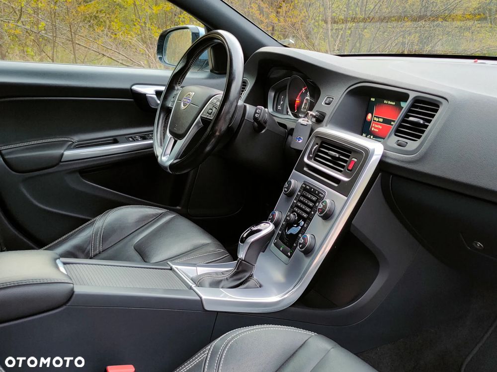 Volvo V60 D4 Geartronic Summum - 19