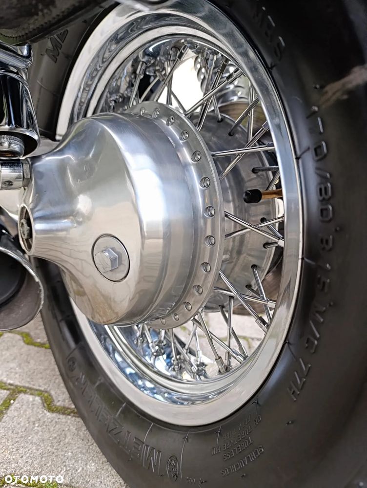 Suzuki Intruder - 12