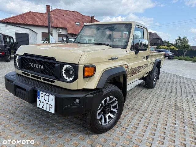 Toyota Land Cruiser - 1