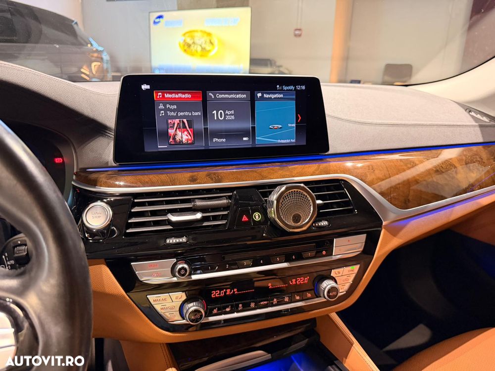 BMW Seria 5 530e Aut. Luxury Line - 31