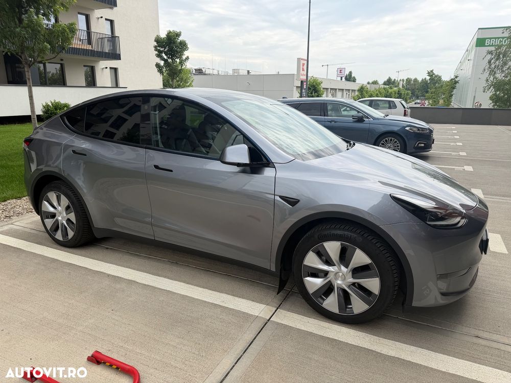Tesla Model Y Long Range AWD - 5