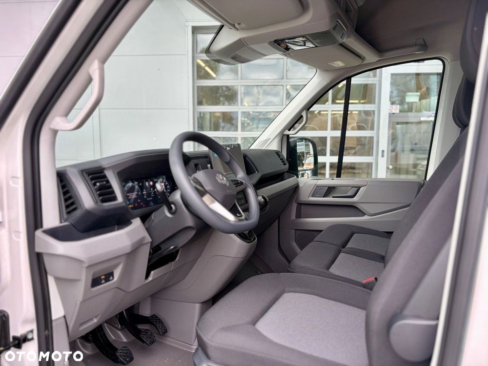 Volkswagen Crafter 35 Furgon z wysokim dachem silnik: 2,0 l EU6 SCR 140 KM / skrzynia biegów: Przedni napęd manualna 6-biegowa rozstaw osi: 4490 mm - 17