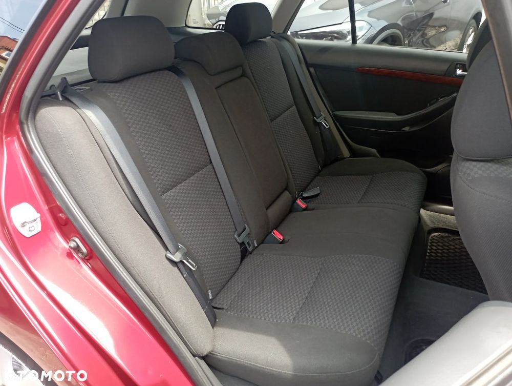 Toyota Avensis 2.0 VVT-i Sol - 10
