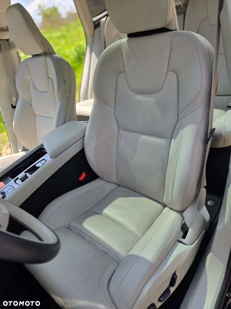 Volvo XC 60 B5 B AWD Ultra Dark - 17