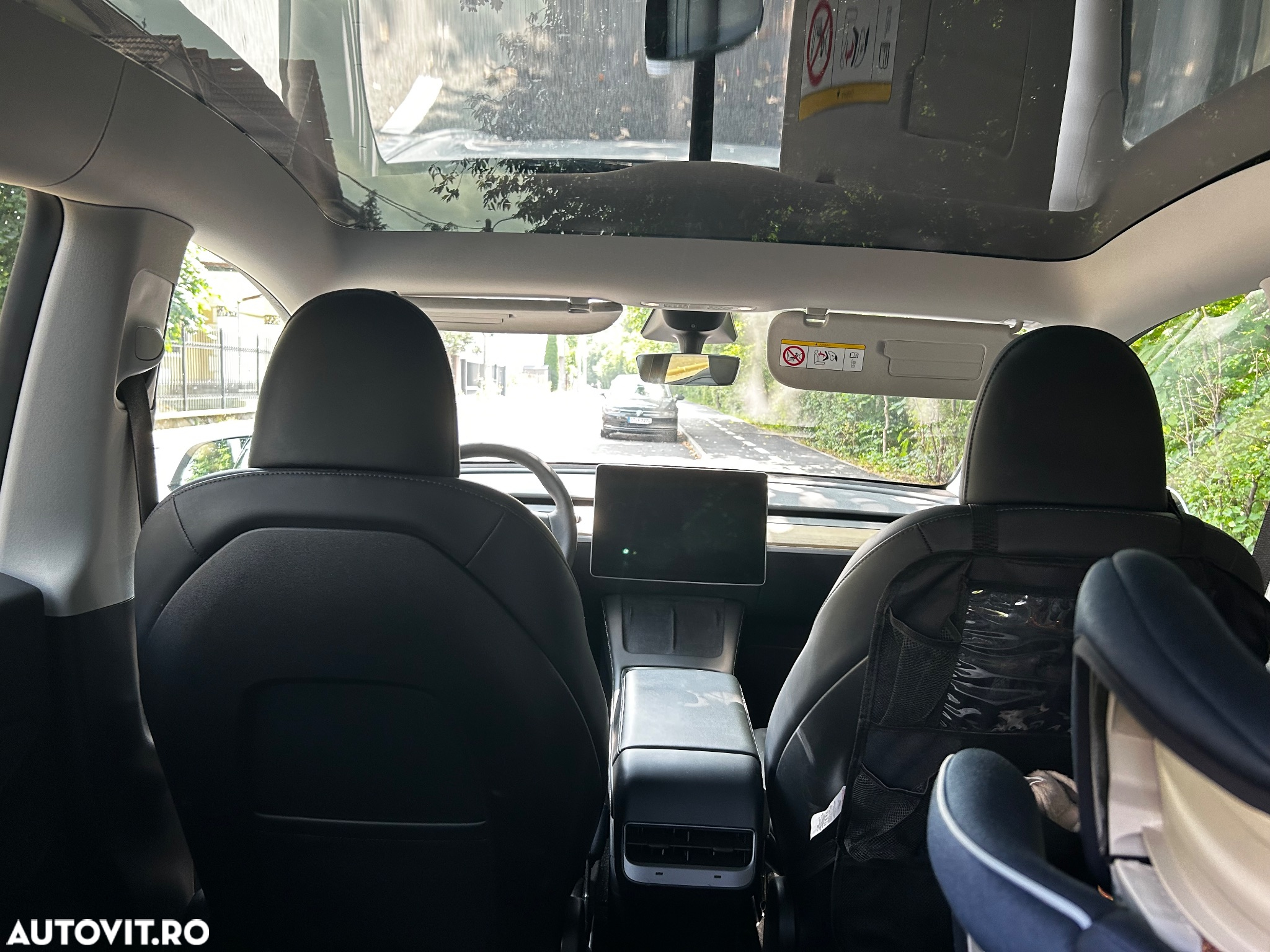 Tesla Model Y Long Range Dual Motor AWD - 13