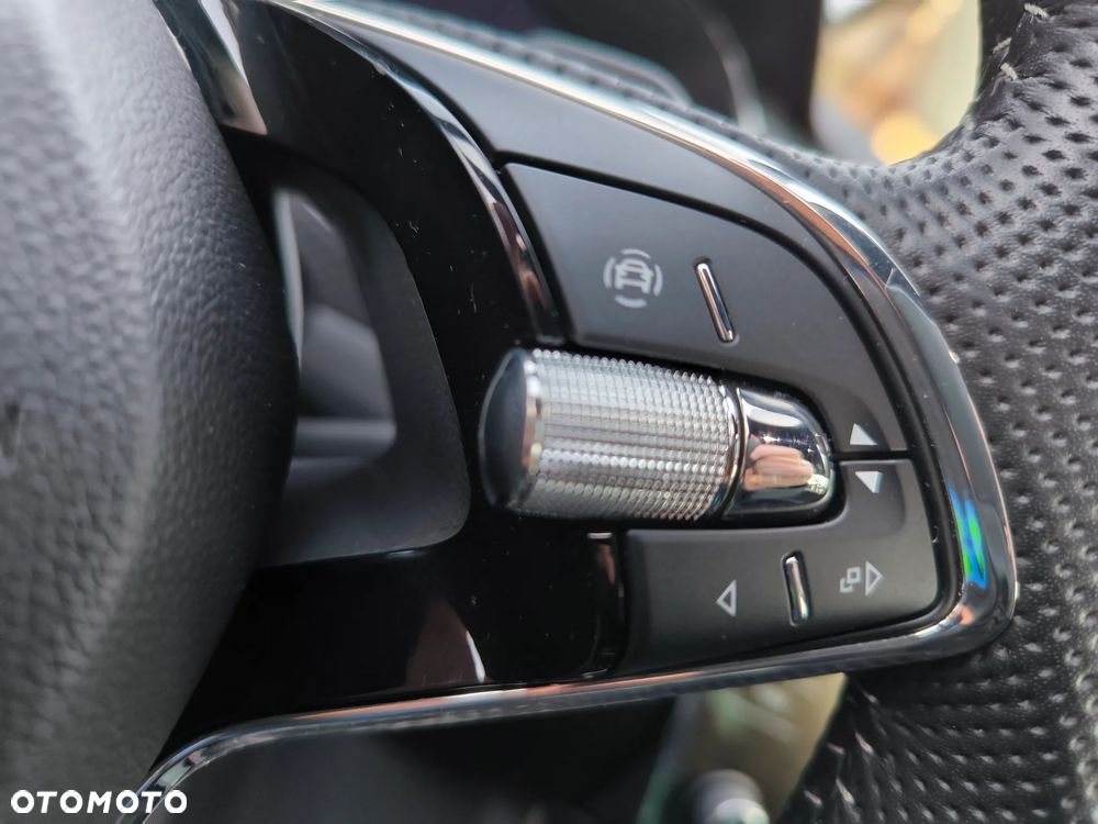 Skoda Superb 2.0 TDI SCR Sportline DSG - 27