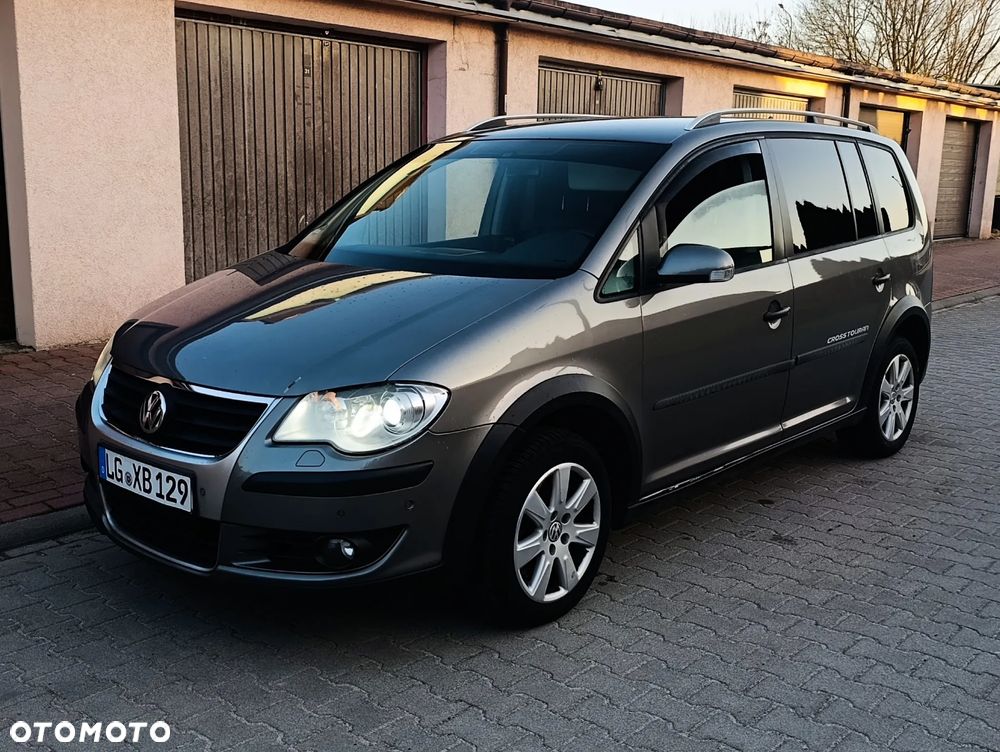 Volkswagen Touran 2.0 TDI DPF DSG Cross - 1