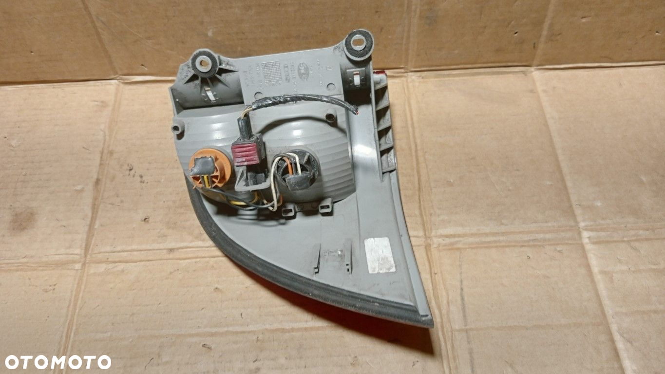 SAAB 9-5 KOMBI LAMPA TYŁ PRAWA - 4