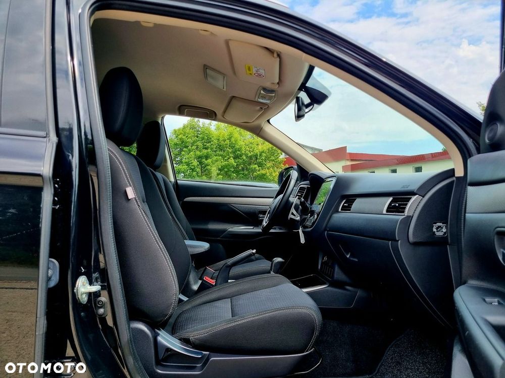 Mitsubishi Outlander 2.0 4WD Invite - 11