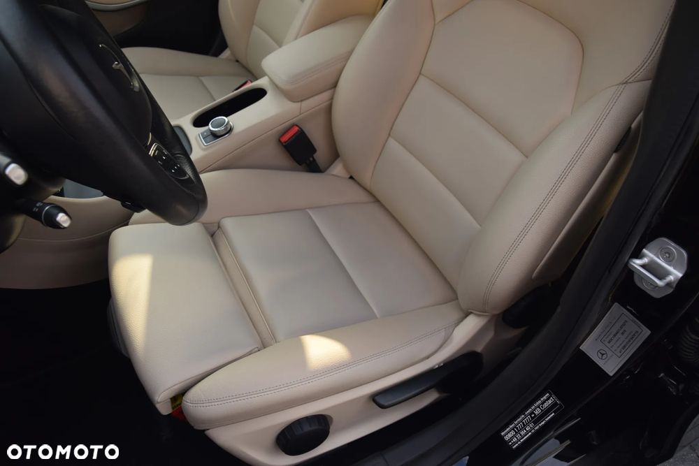Mercedes-Benz GLA 200 7G-DCT Urban - 5