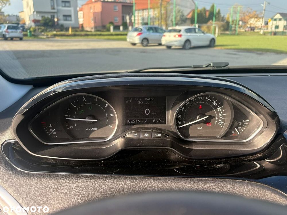 Peugeot 208 120 VTI Intuitive - 23