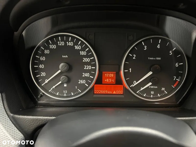 BMW Seria 3 325xi Touring - 35