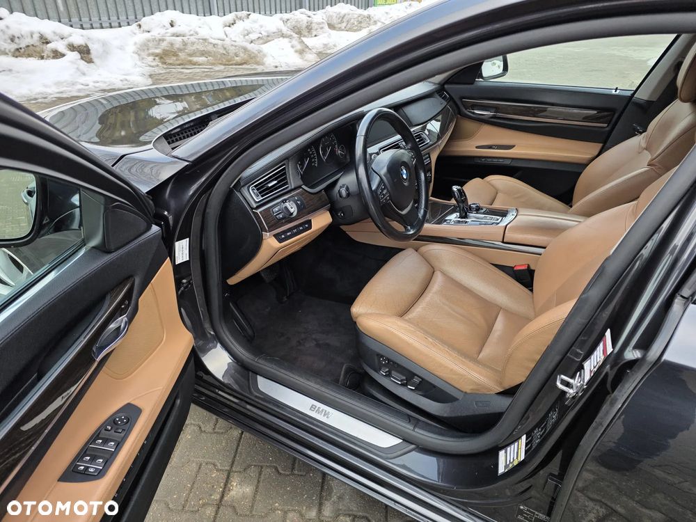 BMW Seria 7 750i xDrive - 7