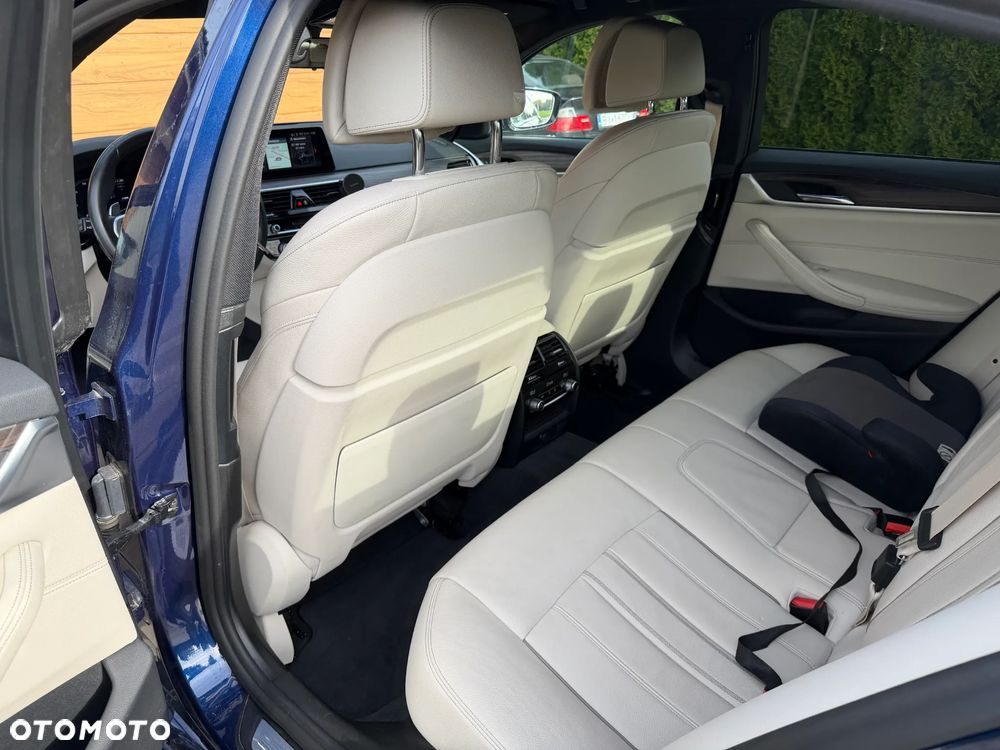 BMW Seria 5 530i GPF xDrive M Sport sport - 7