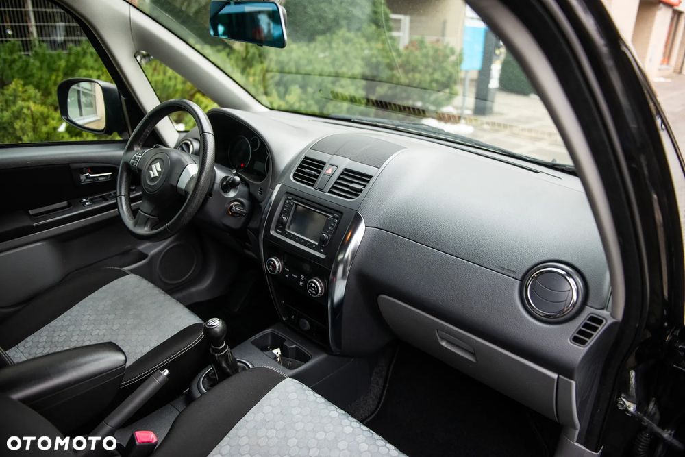 Suzuki SX4 1.6 Premium - 24