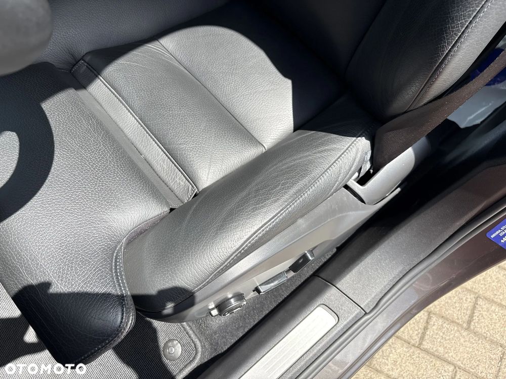 Volvo XC 60 B4 B Plus Dark - 14