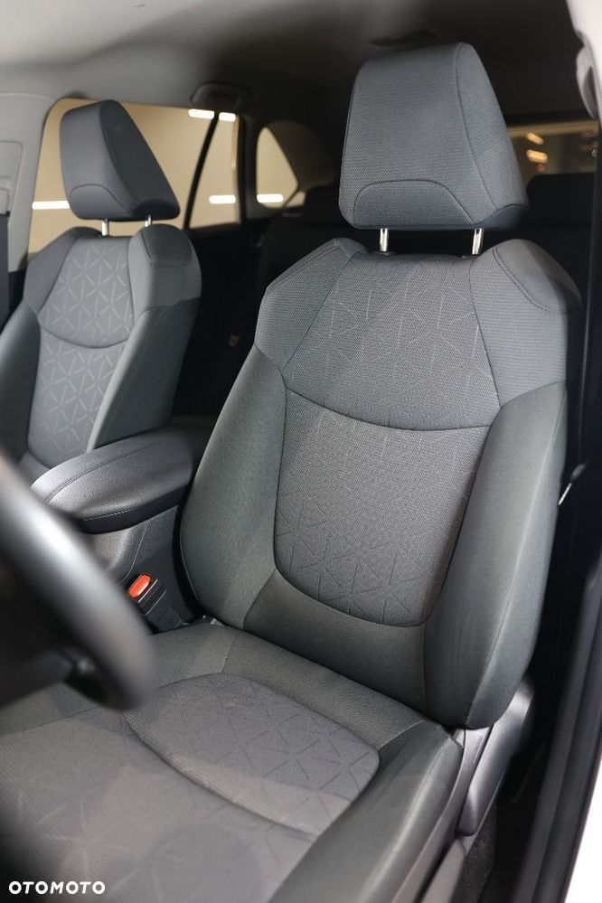 Toyota RAV4 - 8