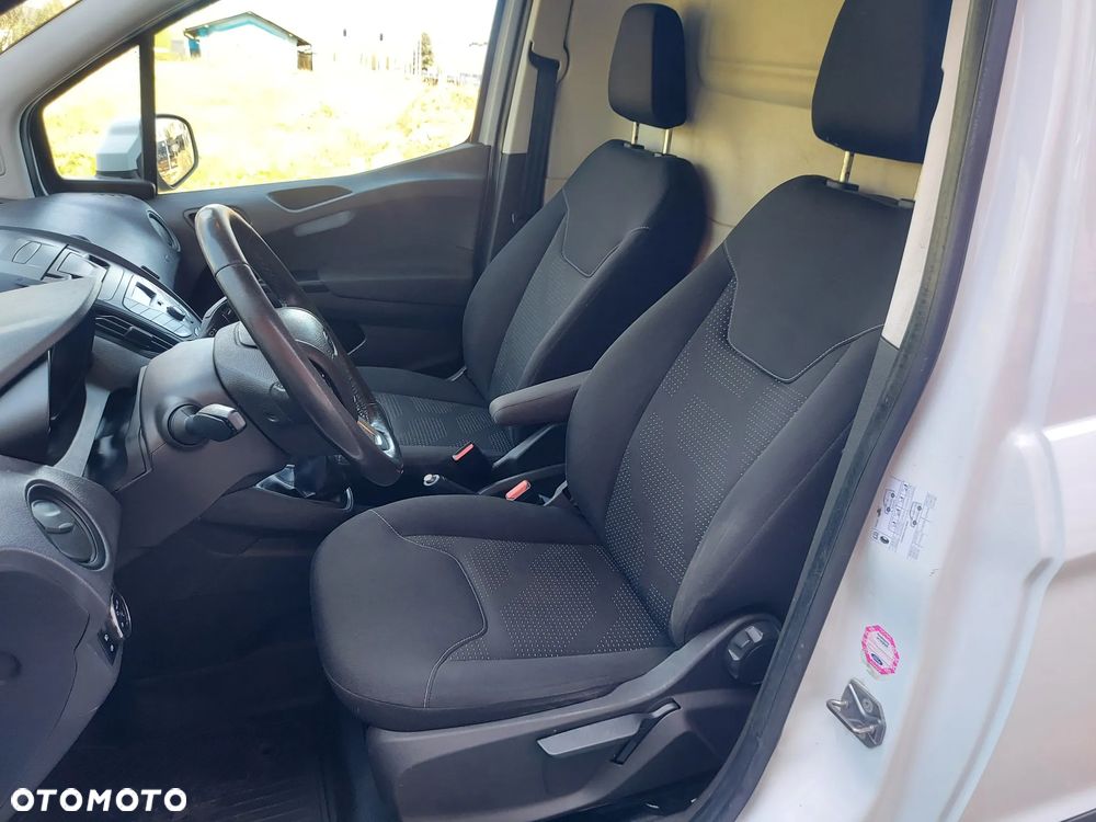Ford COURIER - 27