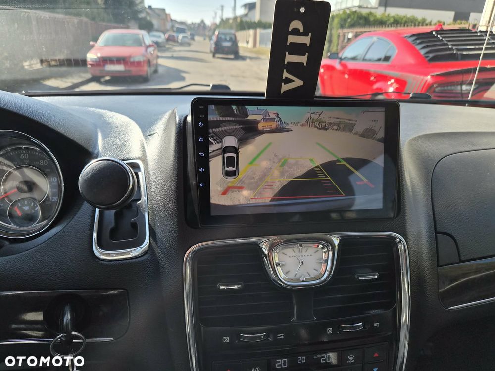 Chrysler Town & Country 3.6 Limited - 34