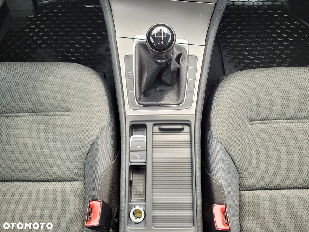 Volkswagen Golf 1.6 TDI BMT Comfortline - 16