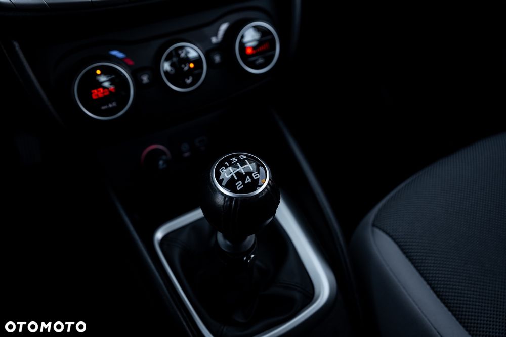 Fiat Tipo 1.6 MultiJet 16v Lounge - 33