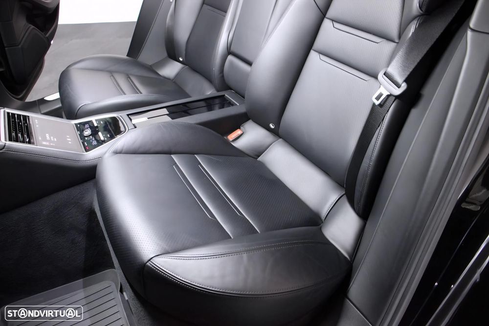 Porsche Panamera 4 E-Hybrid - 17