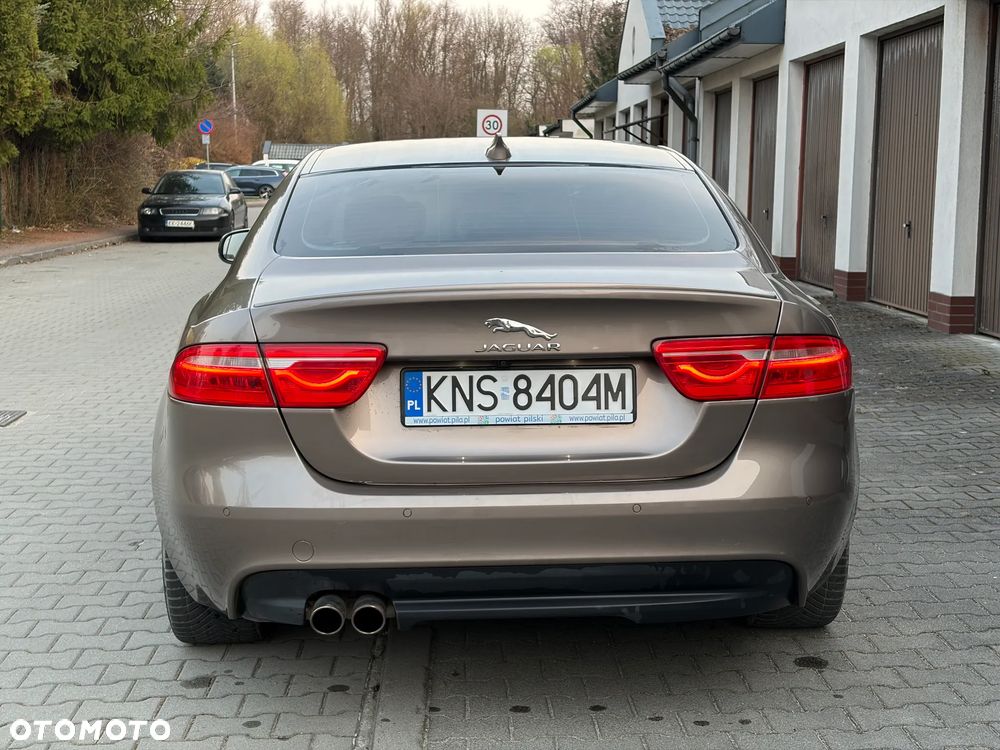 Jaguar XE 20d R-Sport - 4