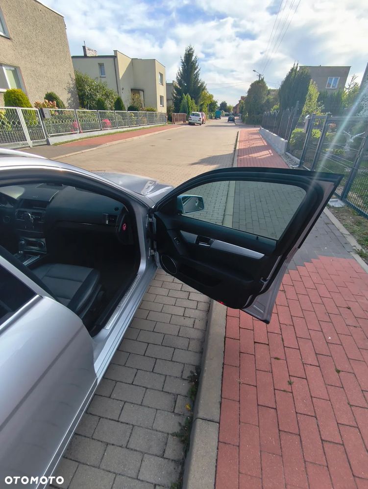 Mercedes-Benz Klasa C 200 CGI Automatik BlueEFFICIENCY Avantgarde - 11