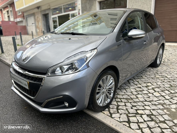 Peugeot 208 1.2 PureTech Signature EAT6