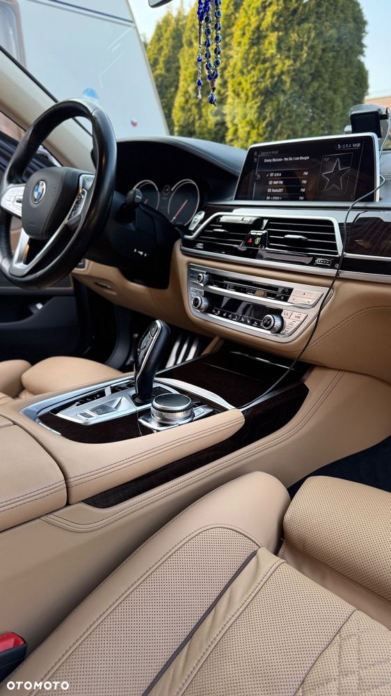 BMW Seria 7 750i xDrive - 21