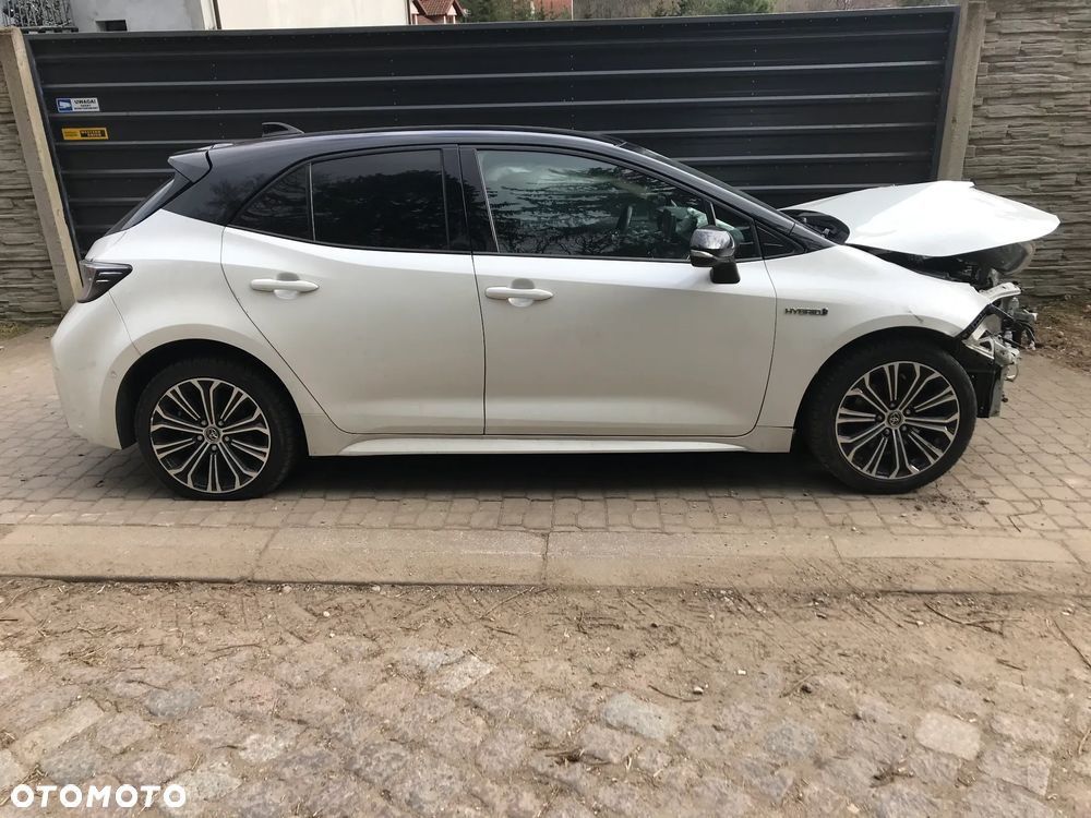 Toyota Corolla 2.0 Hybrid Executive - 6