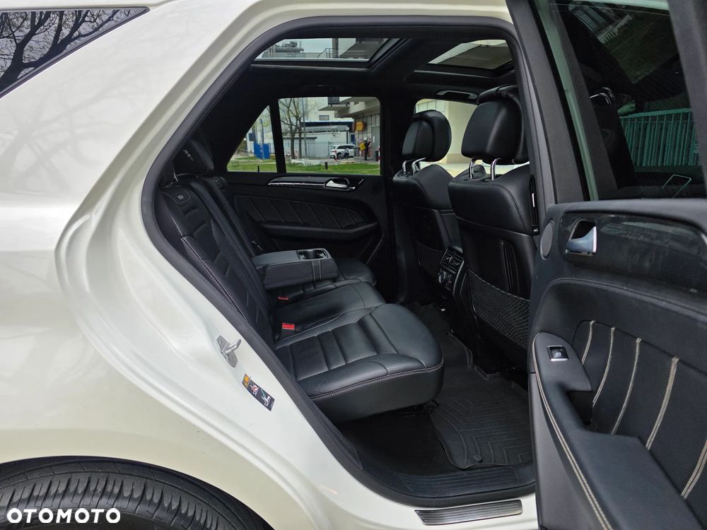 Mercedes-Benz ML 63 AMG 4-Matic - 31