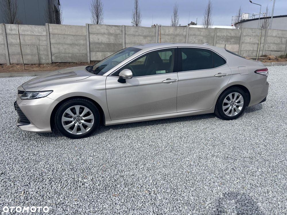 Toyota Camry 2.5 Hybrid Comfort CVT - 2