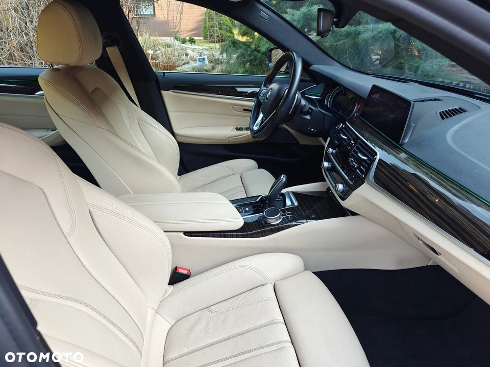 BMW Seria 5 530i xDrive Sport Line - 16