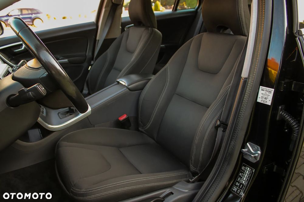 Volvo V60 D3 Summum - 28