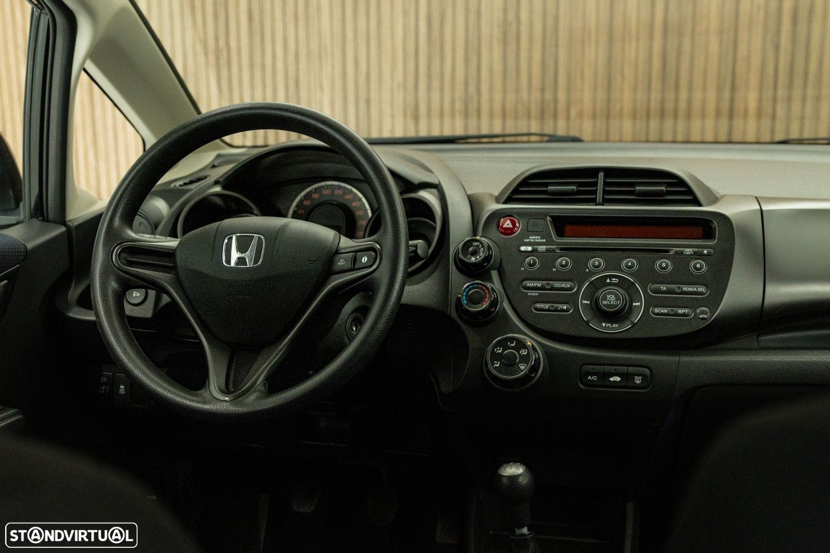 Honda Jazz 1.2 i-VTEC 50 Anos Edition - 16