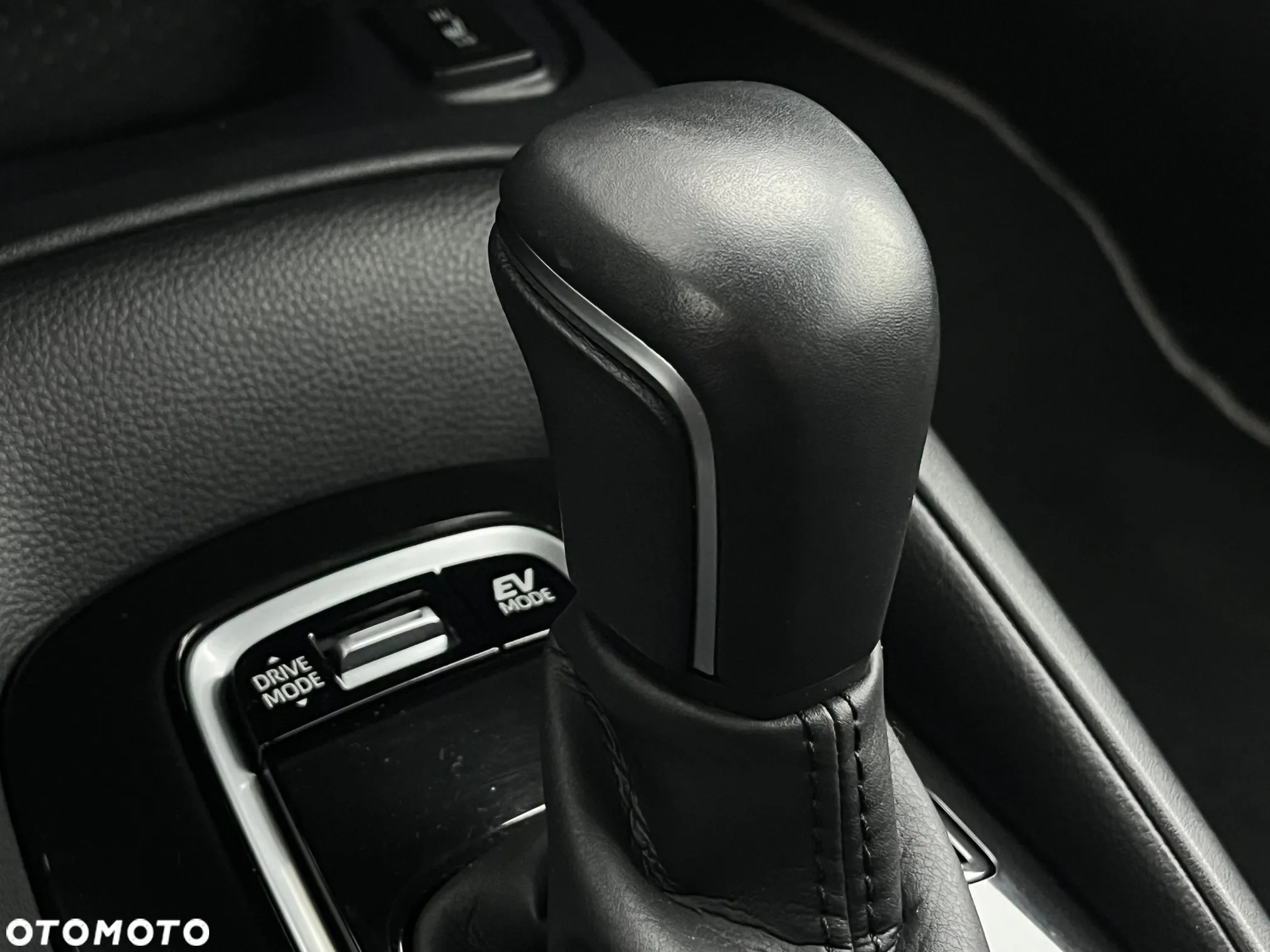 Toyota Corolla 1.8 Hybrid Comfort - 29