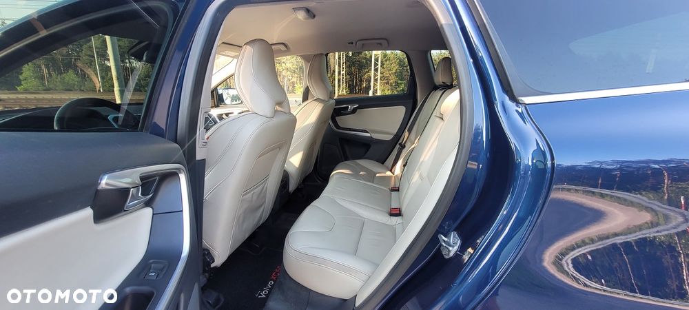 Volvo XC 60 D4 Base - 11